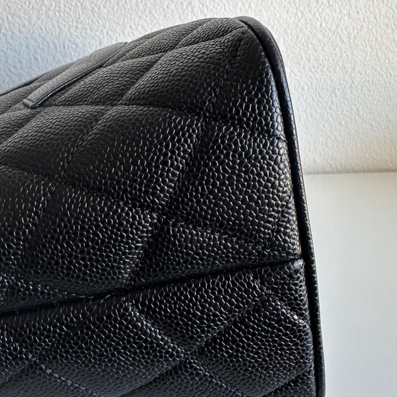 Medallion in Caviar leather - Picture 6 of 9